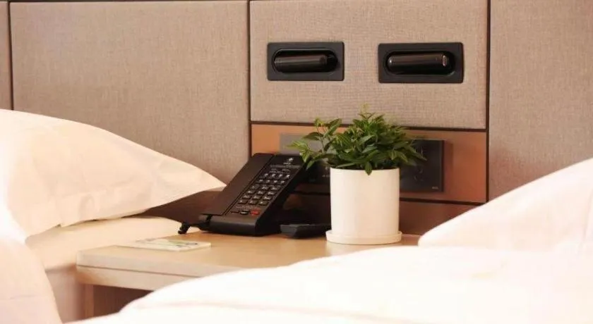 Bed in GreenTree Inn Suzhou Industrial Zone Yangcheng Lake Weiting Mong Kok Express Hotel