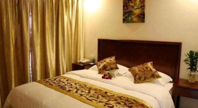 Bed in GreenTree Inn Suzhou Industrial Zone Yangcheng Lake Weiting Mong Kok Express Hotel