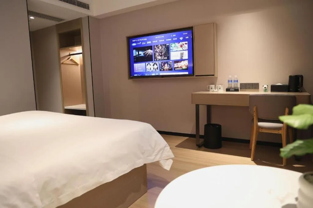 Bed in GreenTree Inn Suzhou Industrial Zone Yangcheng Lake Weiting Mong Kok Express Hotel