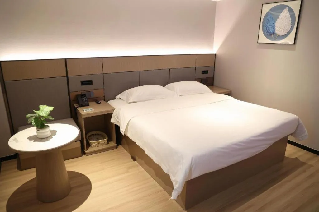 Bed in GreenTree Inn Suzhou Industrial Zone Yangcheng Lake Weiting Mong Kok Express Hotel