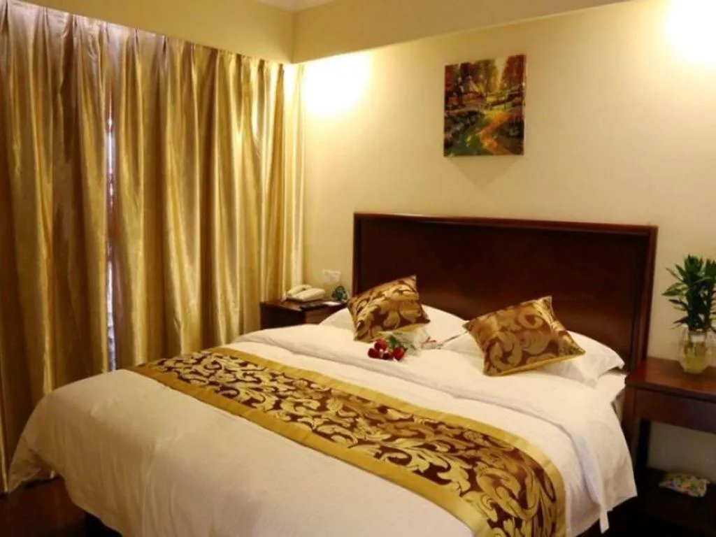 Bed in GreenTree Inn Suzhou Industrial Zone Yangcheng Lake Weiting Mong Kok Express Hotel