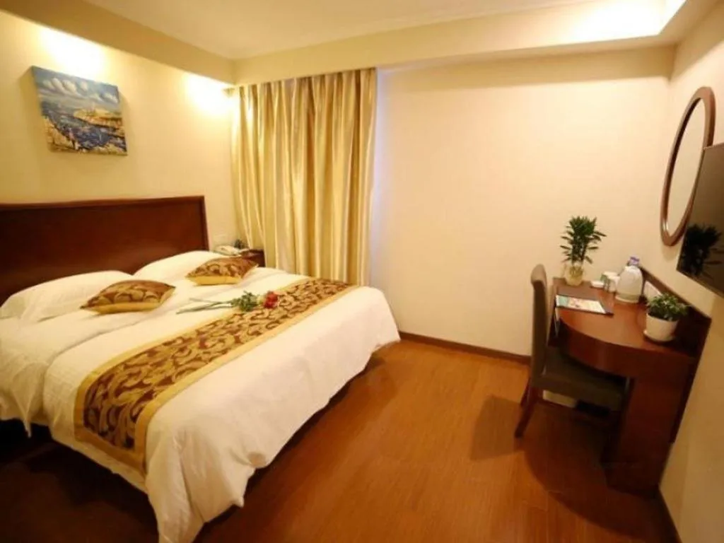 Bed in GreenTree Inn Suzhou Industrial Zone Yangcheng Lake Weiting Mong Kok Express Hotel