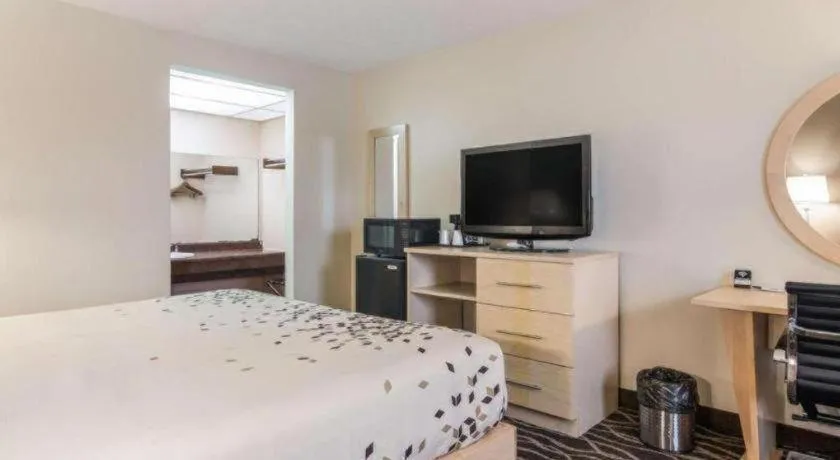 Bed in Americas Best Value Inn Alliance