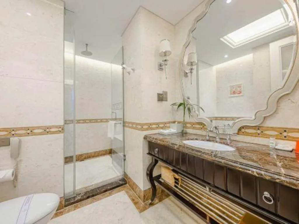 Yin Run Jin Jiang Castle Hotel