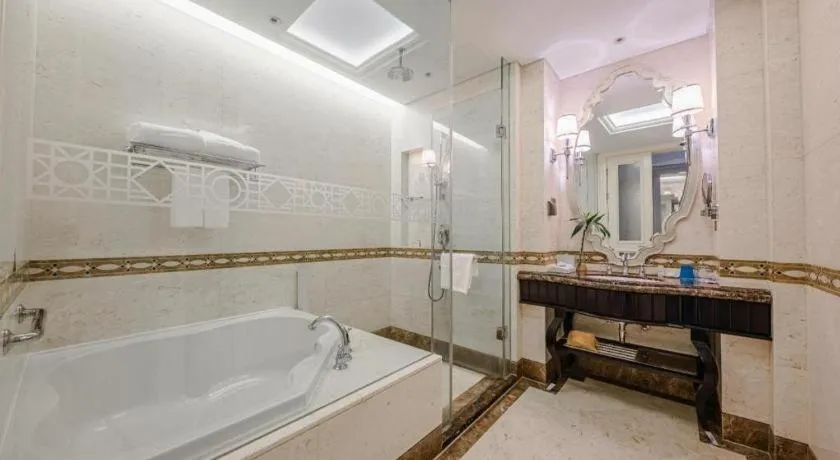 Yin Run Jin Jiang Castle Hotel