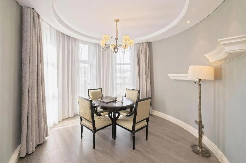 Yin Run Jin Jiang Castle Hotel