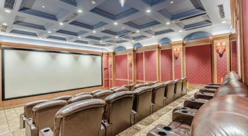 Yin Run Jin Jiang Castle Hotel