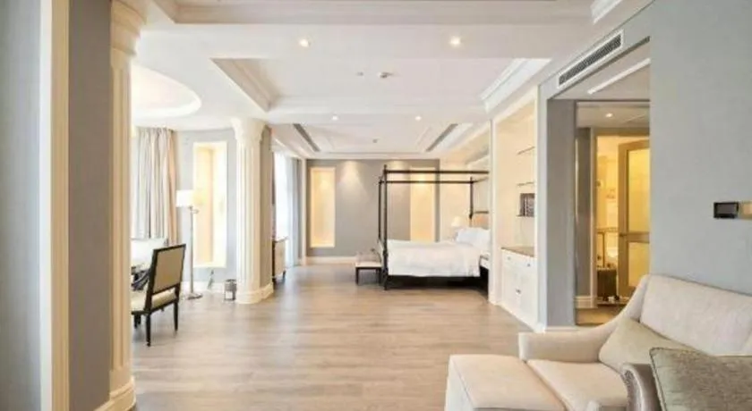 Yin Run Jin Jiang Castle Hotel