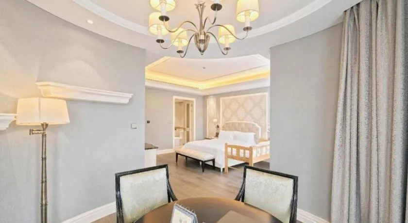 Bed in Yin Run Jin Jiang Castle Hotel