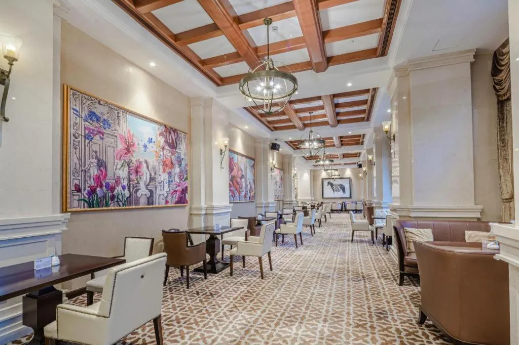 Yin Run Jin Jiang Castle Hotel