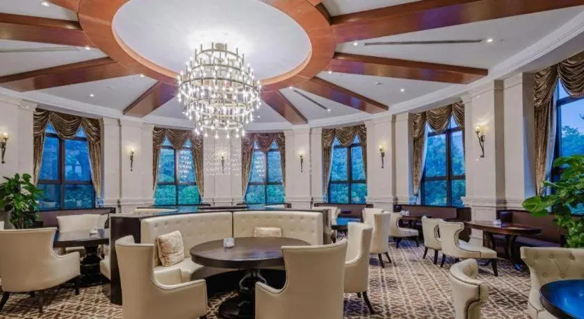 Yin Run Jin Jiang Castle Hotel