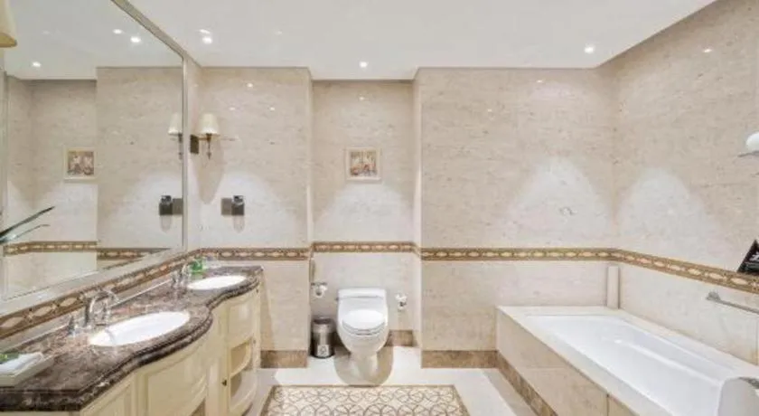 Yin Run Jin Jiang Castle Hotel