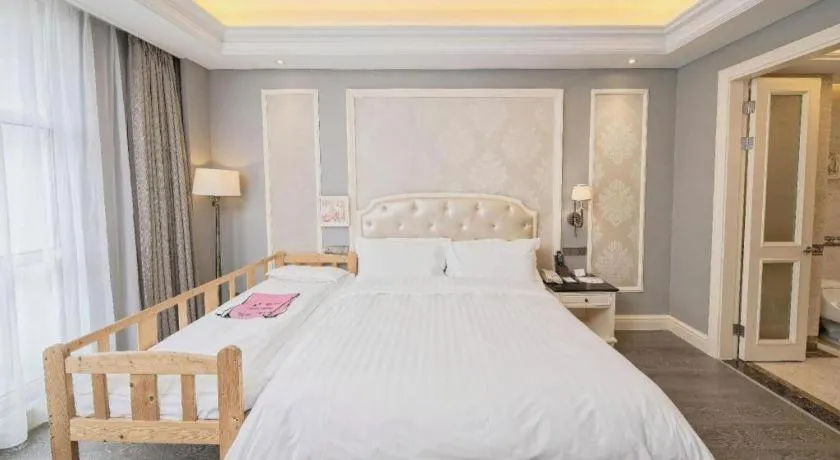 Bed in Yin Run Jin Jiang Castle Hotel