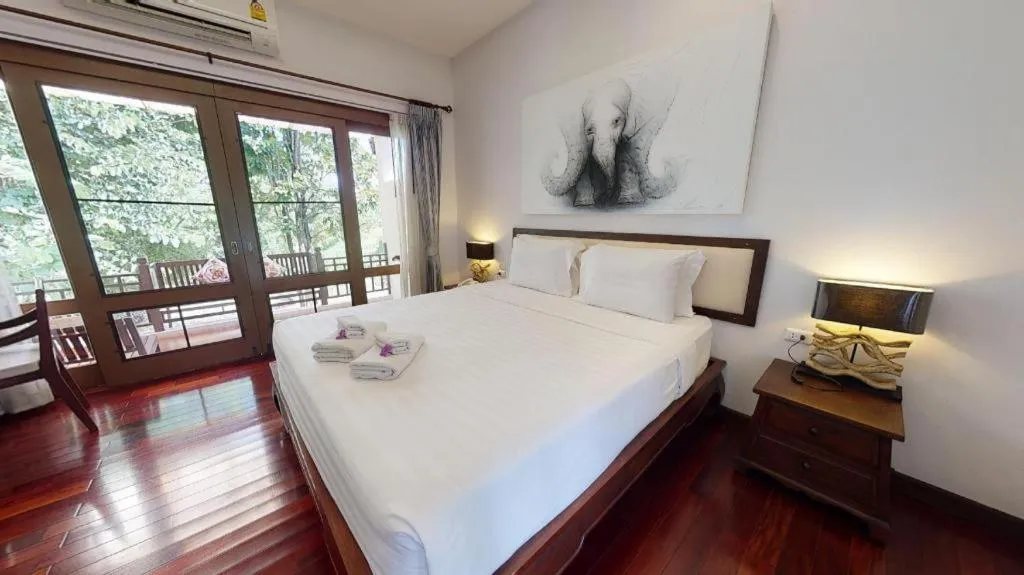 Bed in Doltara Boutique Resort