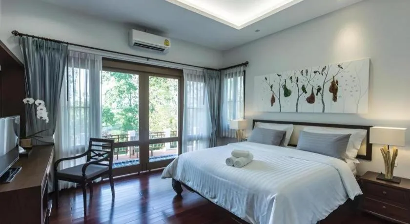 Bed in Doltara Boutique Resort