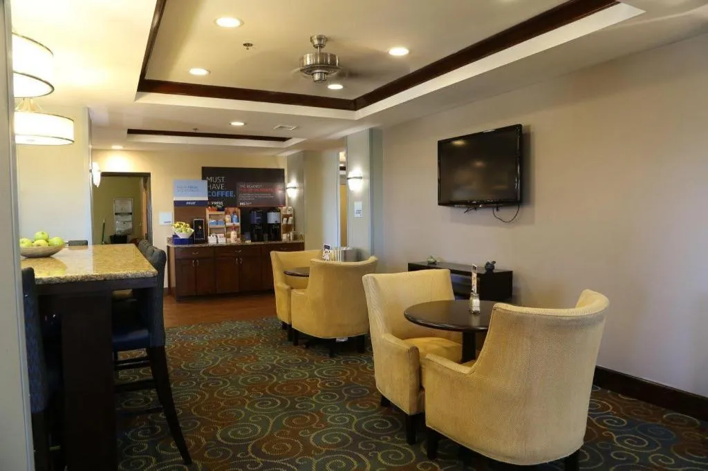Holiday Inn Express Hotel & Suites Cleveland - Ms By IHG