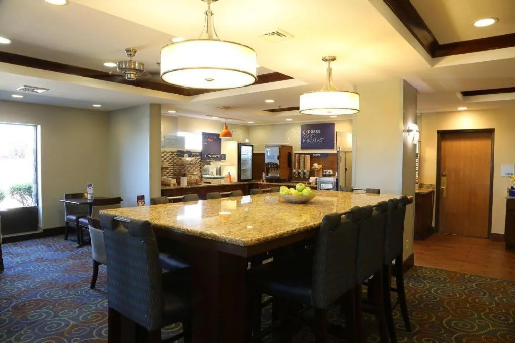 Holiday Inn Express Hotel & Suites Cleveland - Ms By IHG