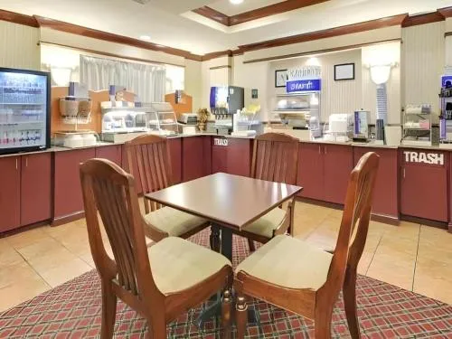 Holiday Inn Express Hotel & Suites Cleveland - Ms By IHG