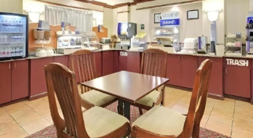 Holiday Inn Express Hotel & Suites Cleveland - Ms By IHG