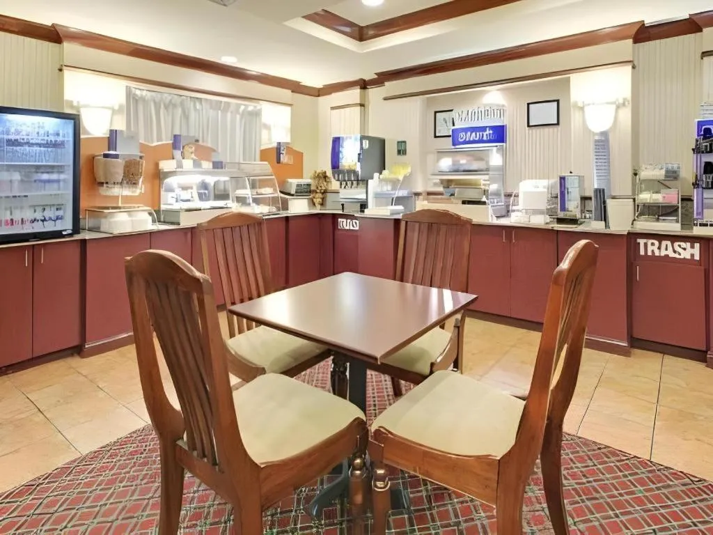 Holiday Inn Express Hotel & Suites Cleveland - Ms By IHG