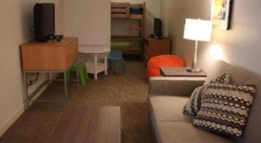 Bed in Holiday Inn Express Munising-Lakeview Hotel By IHG