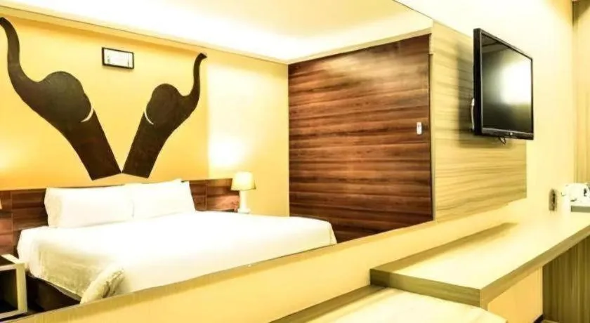 Bed in Alvarez Hotel