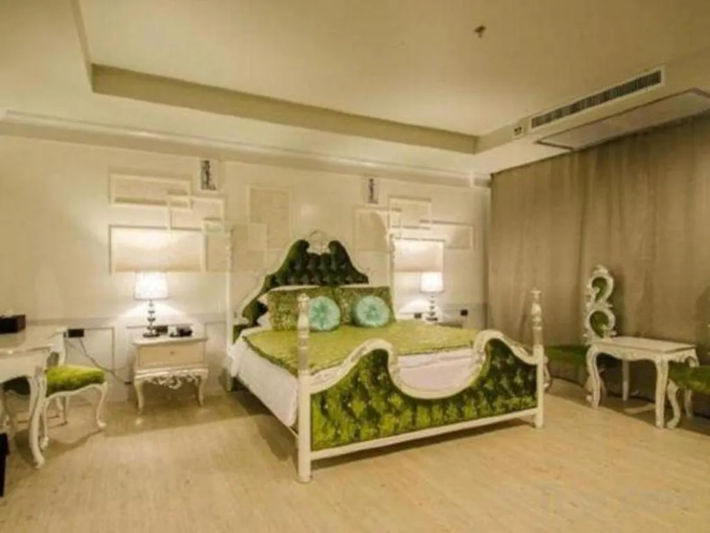 Bed in Alvarez Hotel