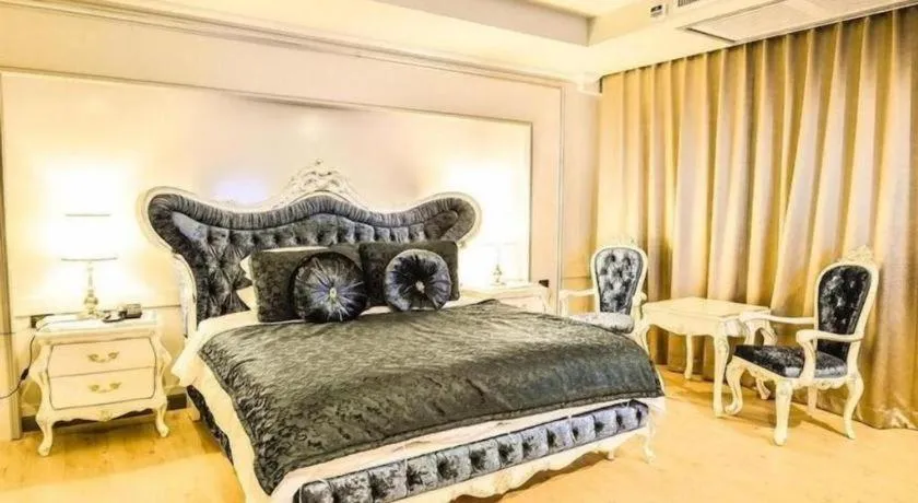 Bed in Alvarez Hotel