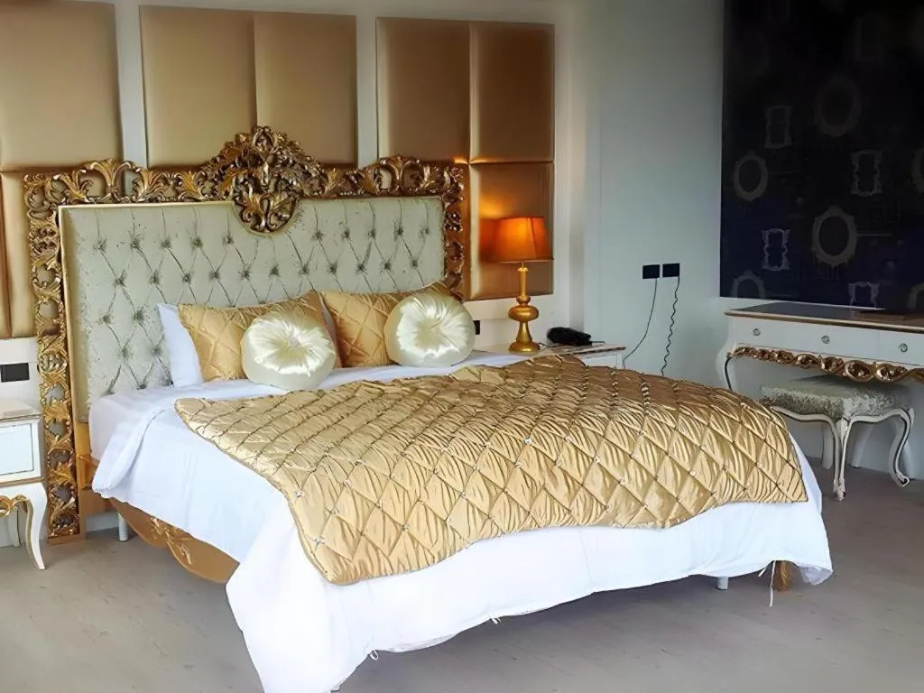 Bed in Alvarez Hotel