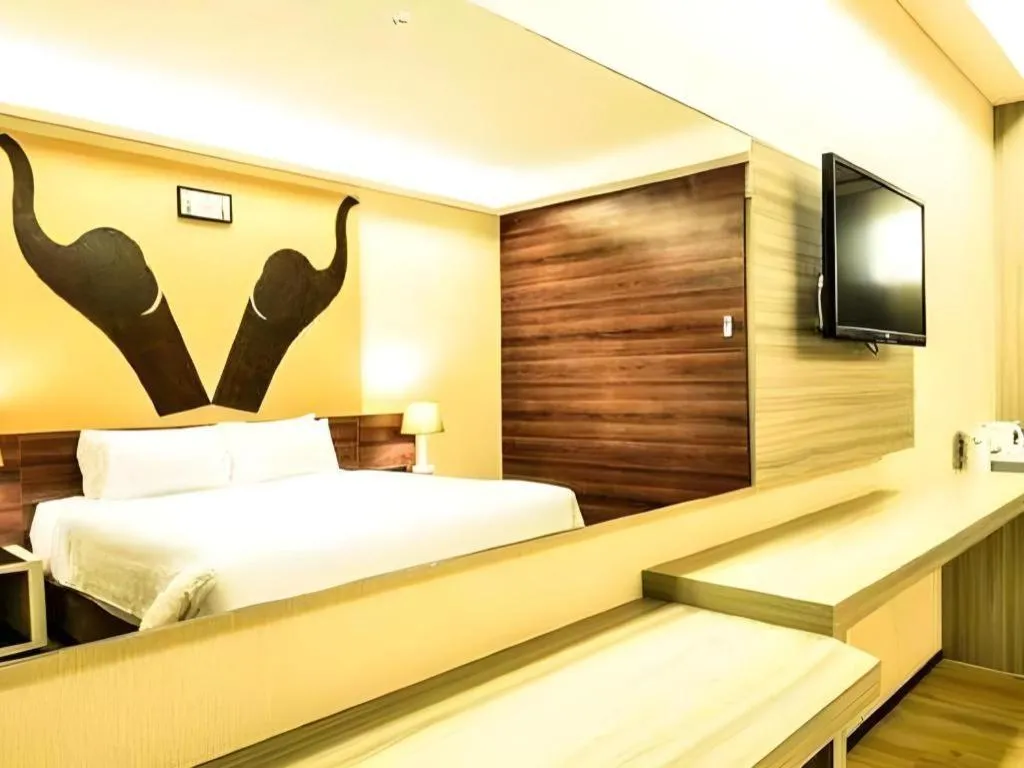 Bed in Alvarez Hotel