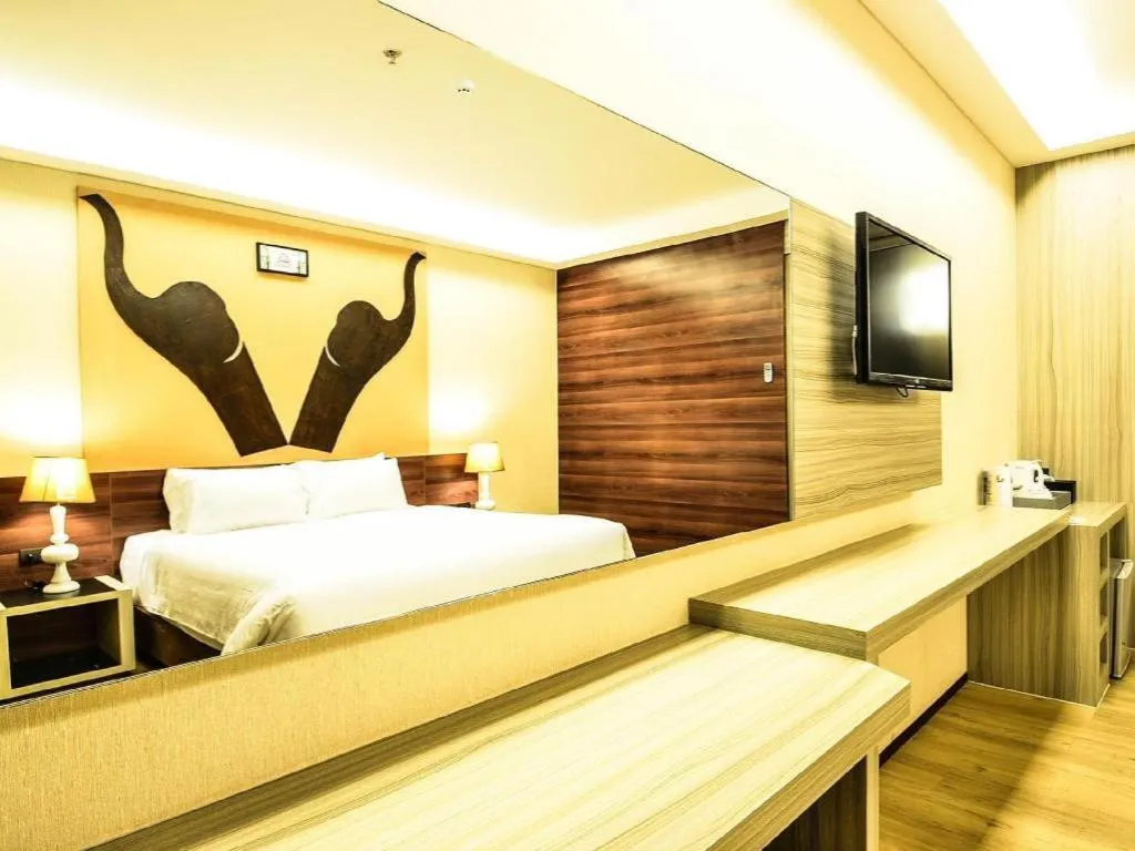 Bed in Alvarez Hotel