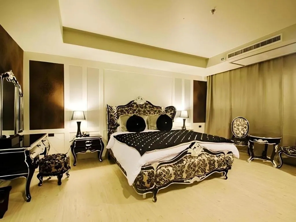 Bed in Alvarez Hotel