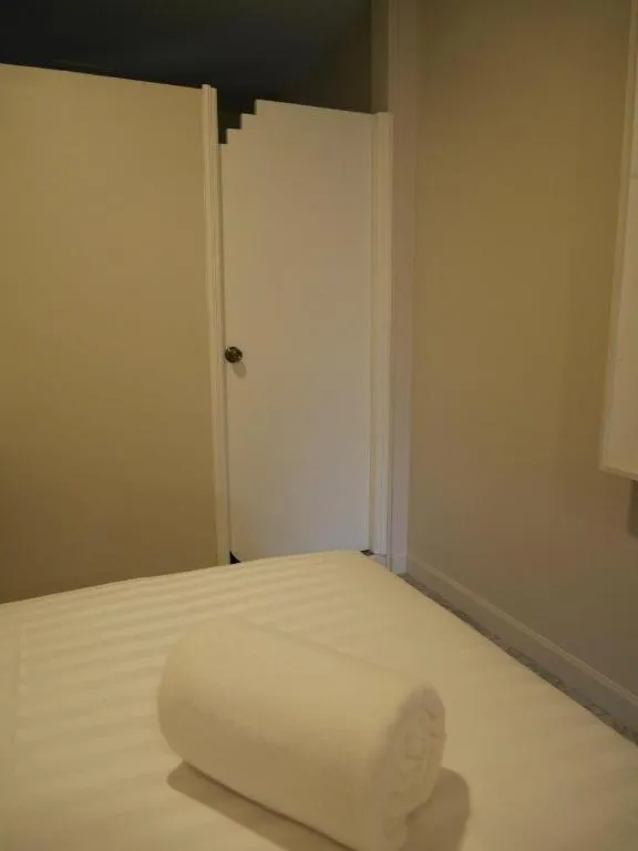 Bed in Silp-Pa Phra Nakhon Si Ayutthaya Hotel