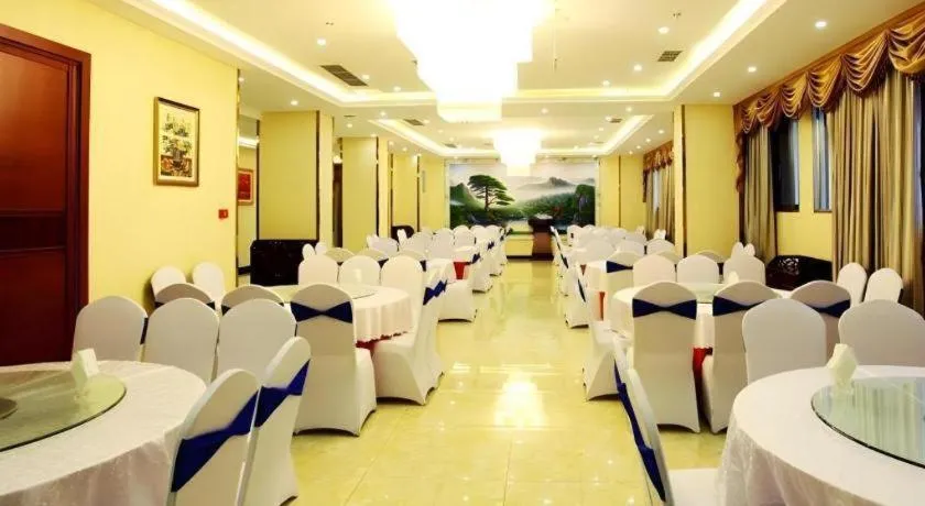 GreenTree Eastern Zigong Huashang International City Huichuan Road Hotel