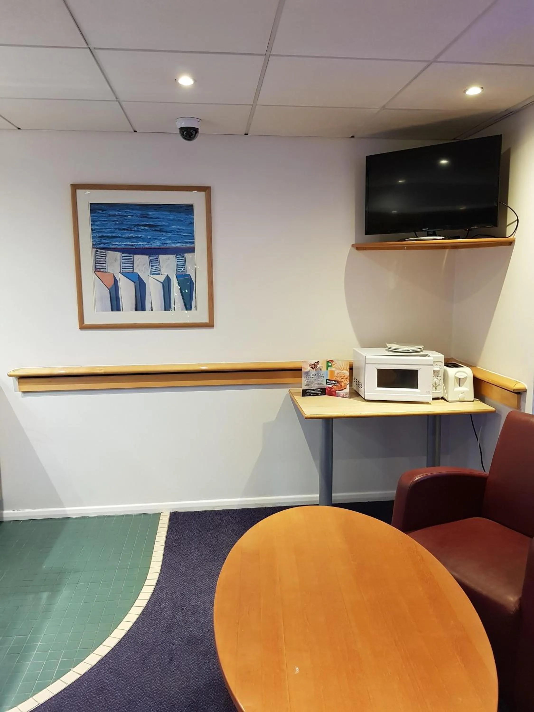 Coffee/tea facilities in Days Inn Hotel Membury