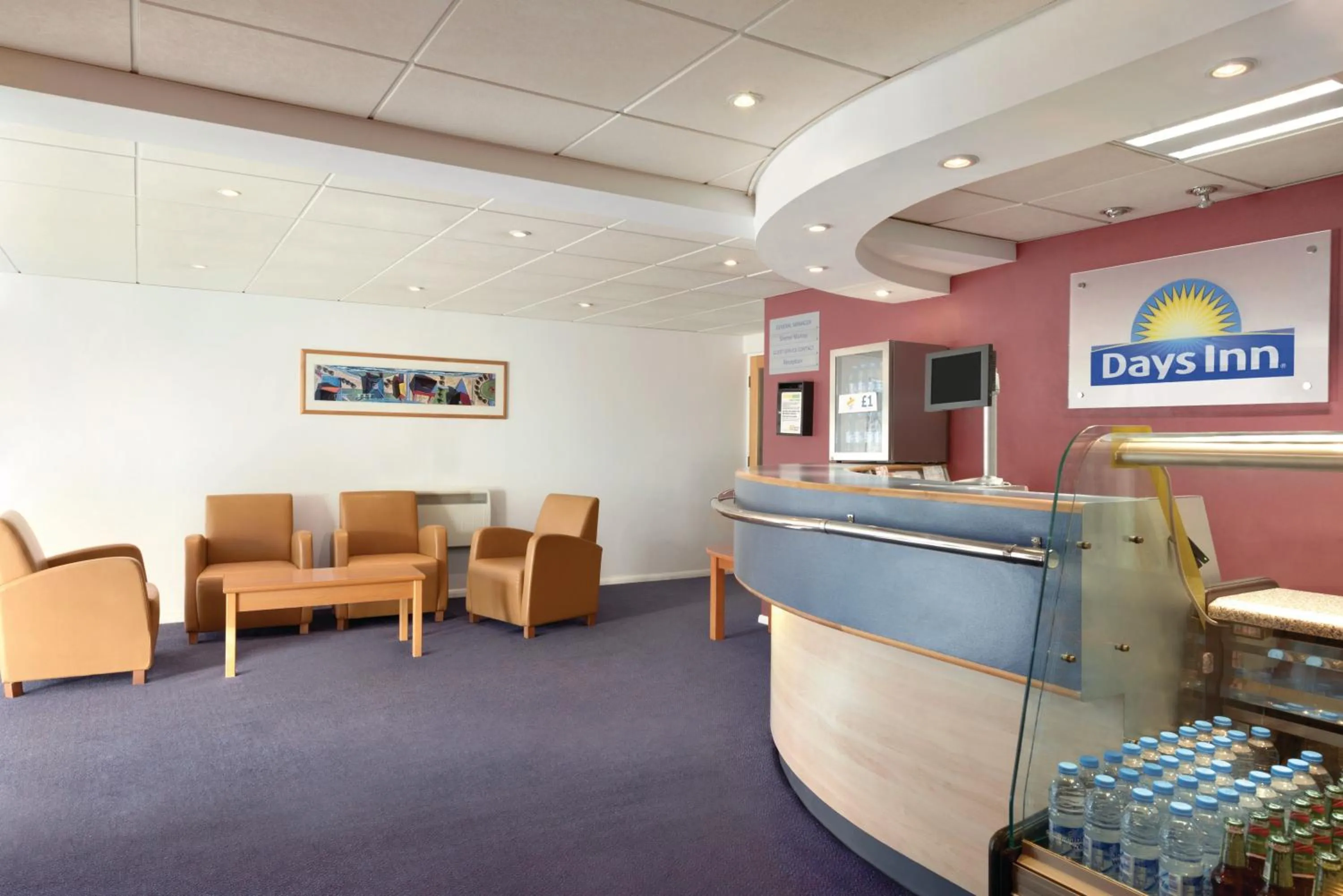Lobby or reception in Days Inn Hotel Membury