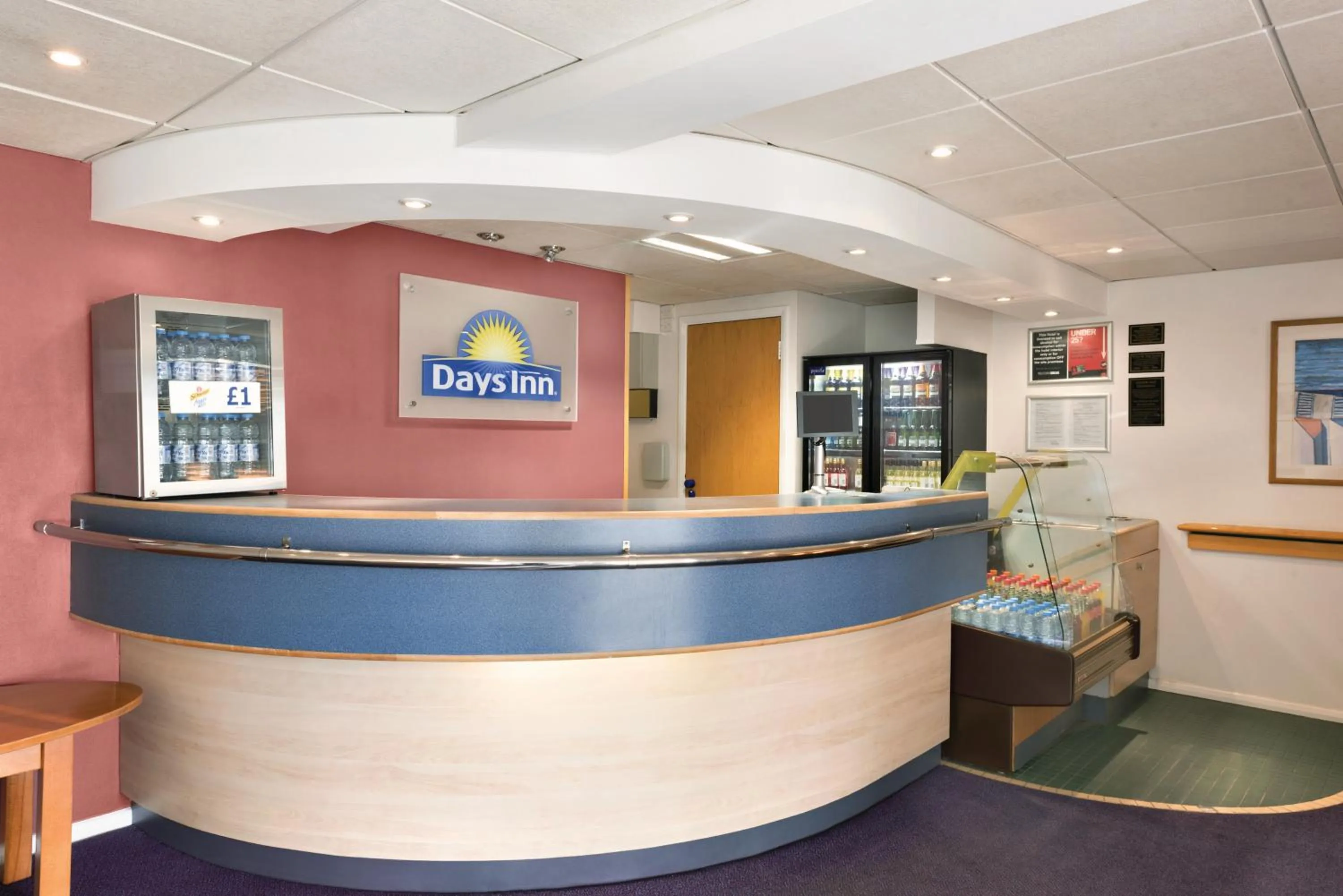 Lobby or reception in Days Inn Hotel Membury