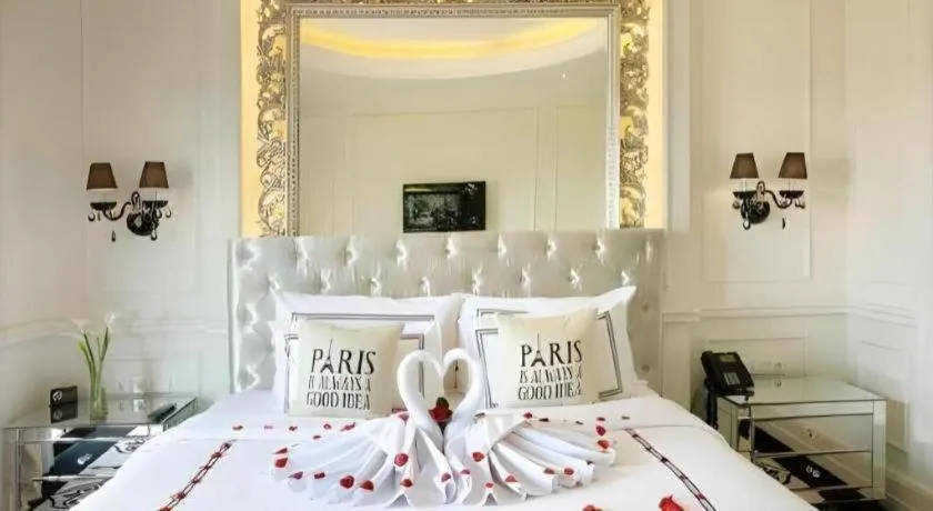 Bed in Lafayette Boutique Hotel