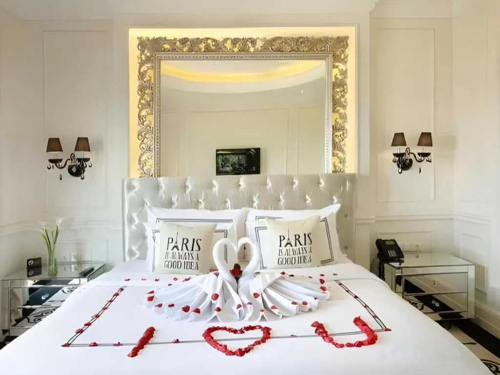 Bed in Lafayette Boutique Hotel