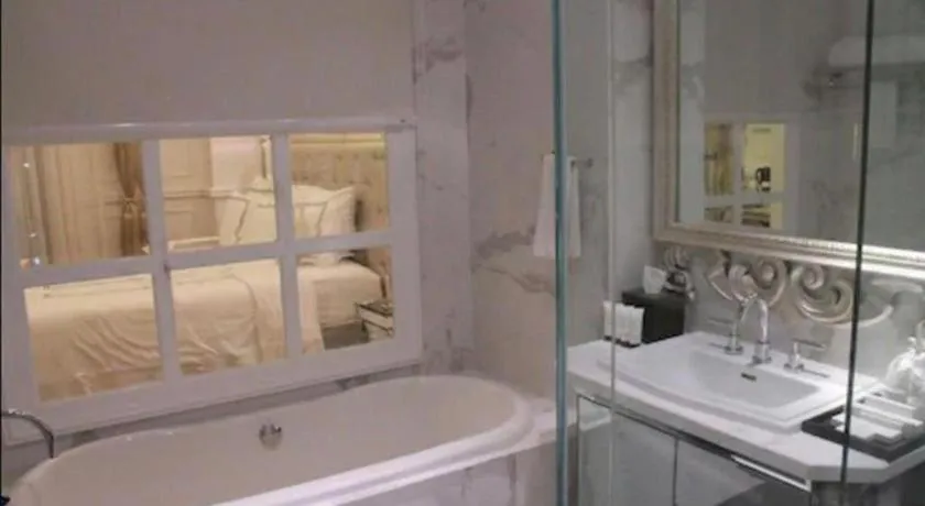 Bed in Lafayette Boutique Hotel