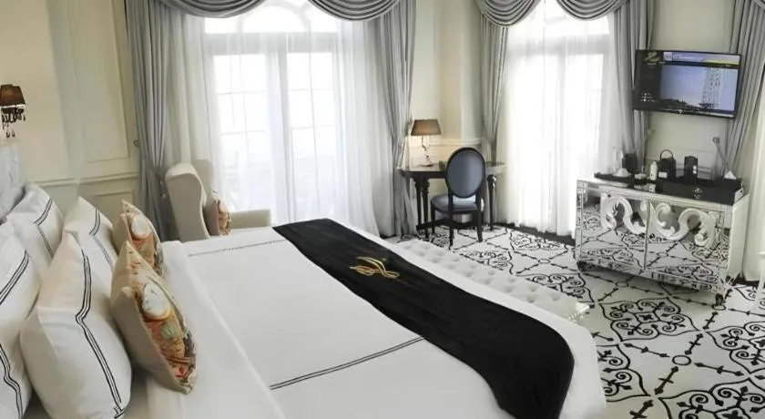 Bed in Lafayette Boutique Hotel