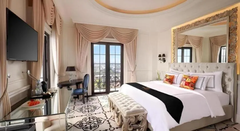 Bed in Lafayette Boutique Hotel