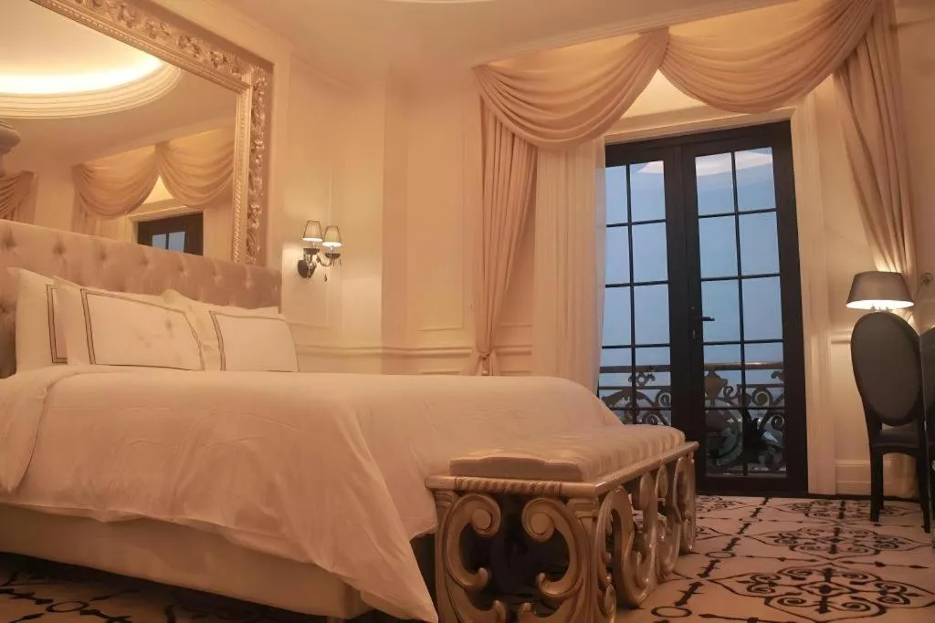 Bed in Lafayette Boutique Hotel