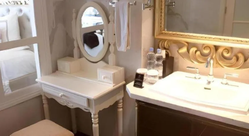 Lafayette Boutique Hotel