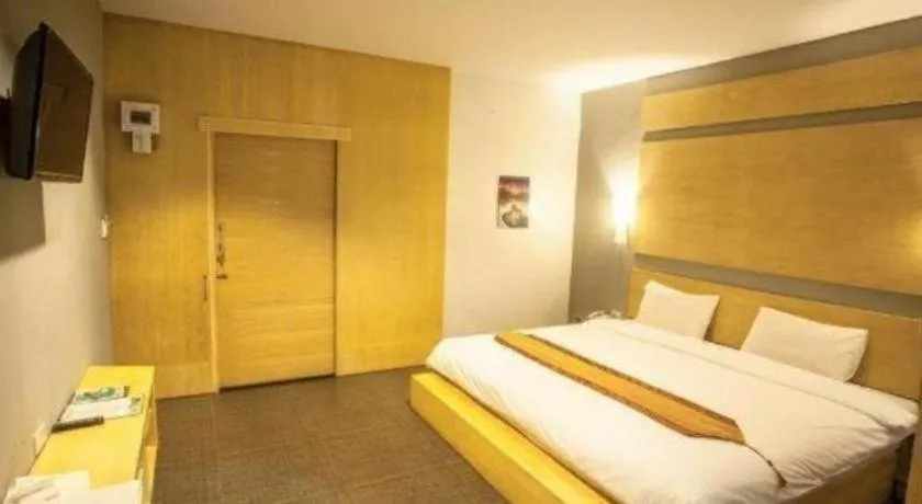 Bed in NH Elegant Hotel