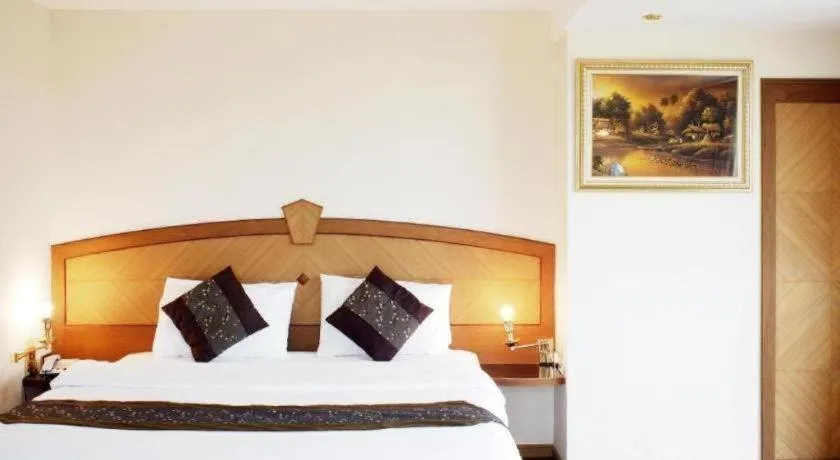 Bed in NH Elegant Hotel