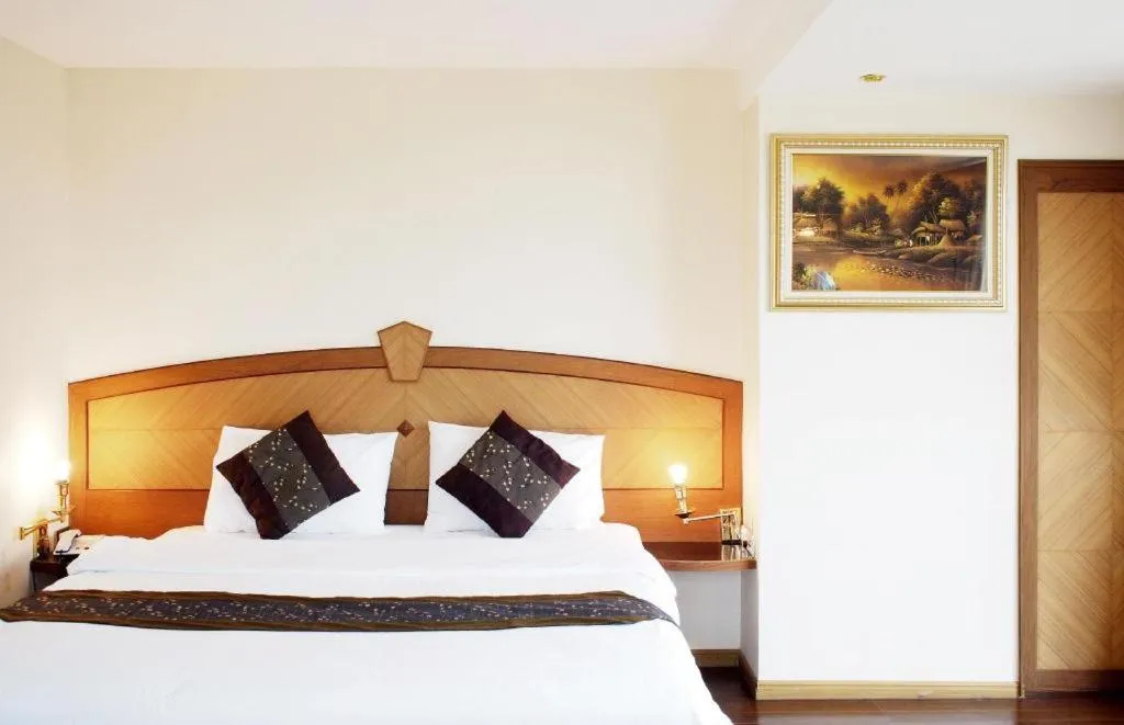 Bed in NH Elegant Hotel