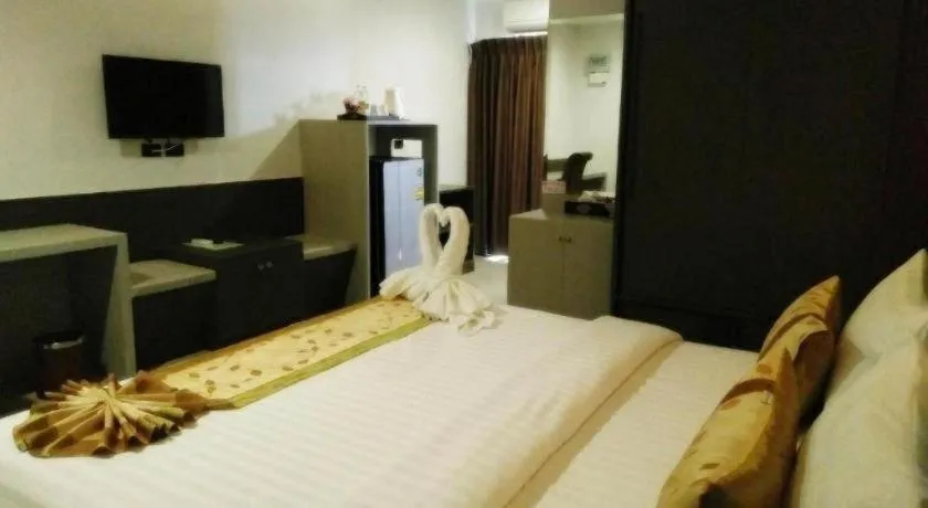 Bed in The Convenience Hotel