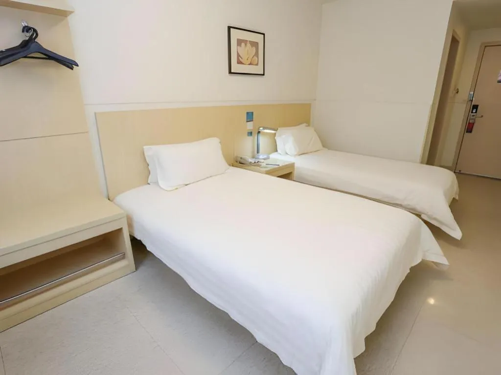 Bed in Jinjiang Inn Guangzhou Liwan Caihongqiao Metro Station