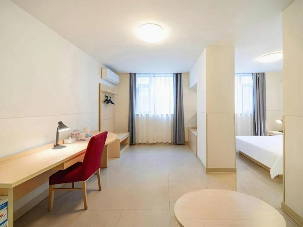 Bed in Jinjiang Inn Guangzhou Liwan Caihongqiao Metro Station